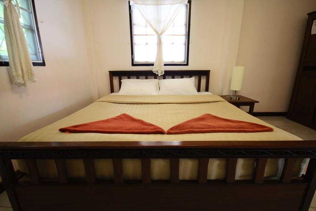 Fullmoon House Samui - кровать