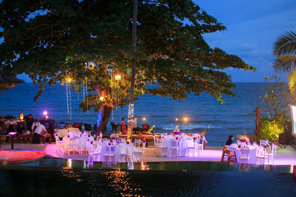 Outrigger Resort - Ужин у моря