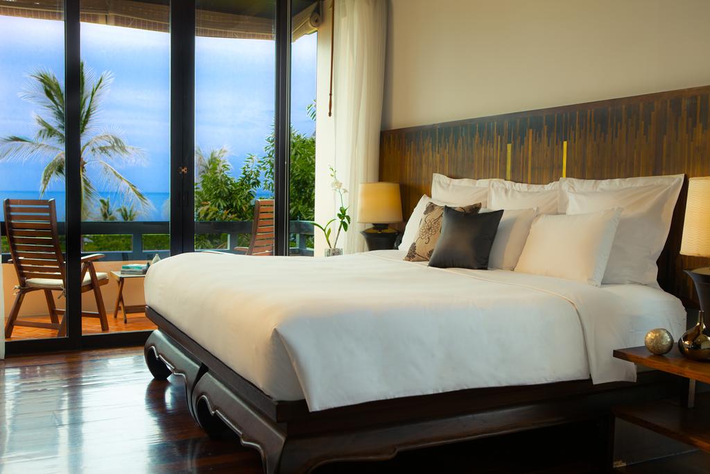 Renaissance Koh Samui Resort - кровать